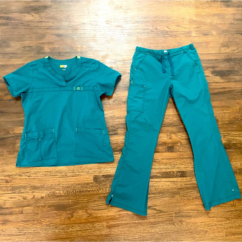 Wonder Wink scrub set